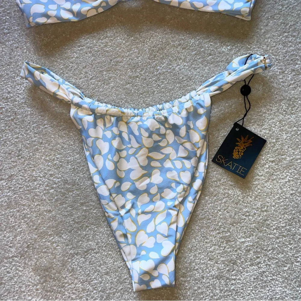 SKATIE Sarah top and Bobbi thick band bottom bikini set in Nantucket 🩵 - Picture 2 of 8